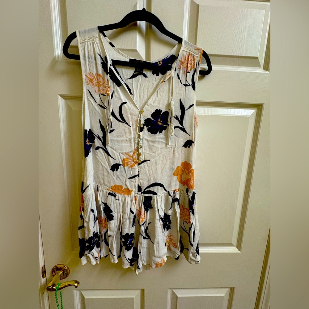 Forever 21 Floral shorts jumper - Cream and Navy blue